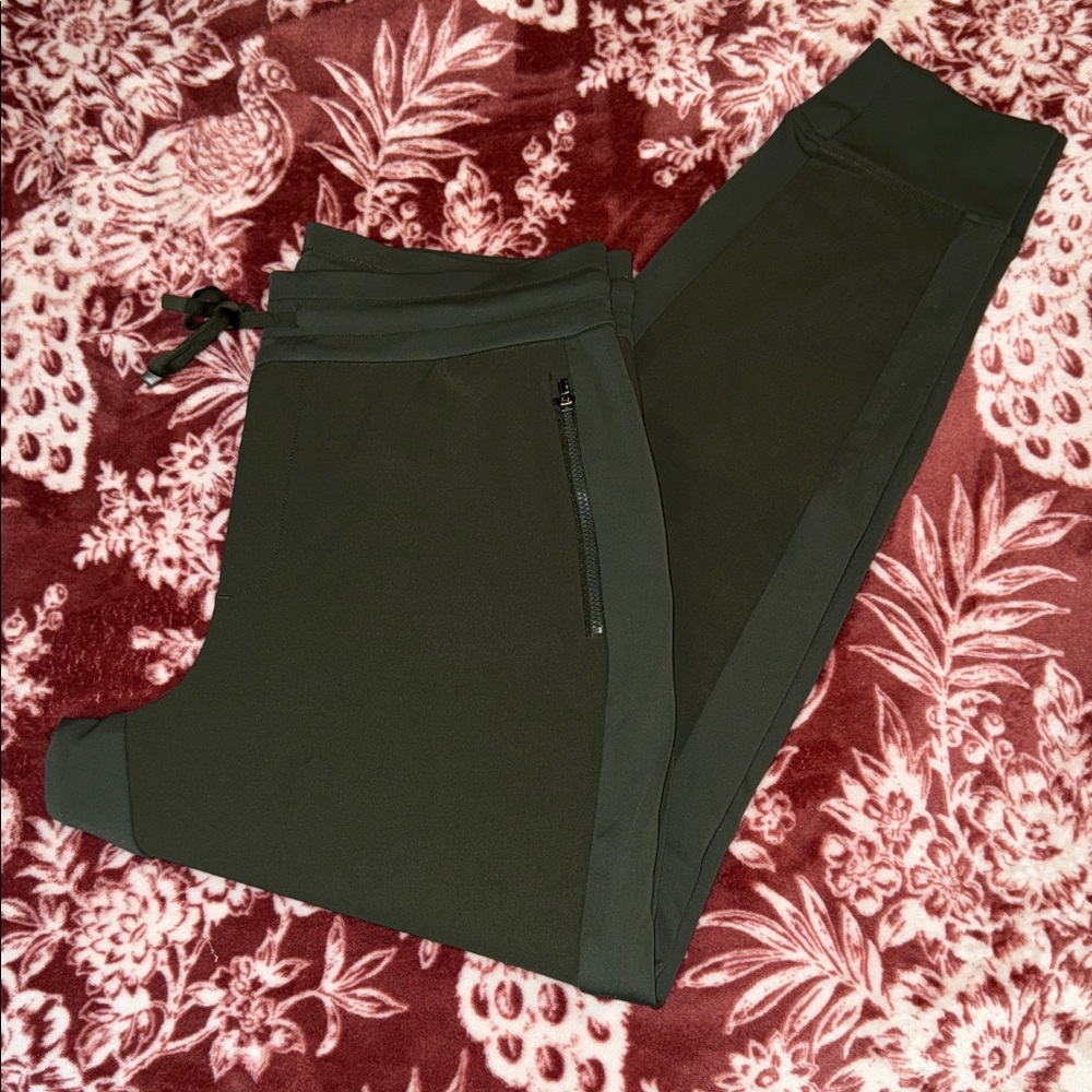 Athleta Dark Green Jogger Pants size 12 with Zipper Pockets